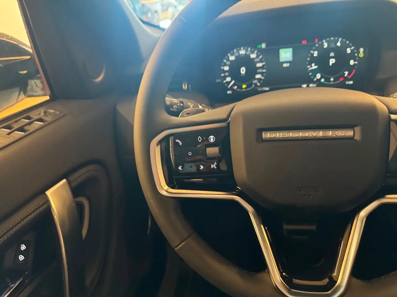 Land Rover Discovery Sport снимка Land Rover Discovery Sport