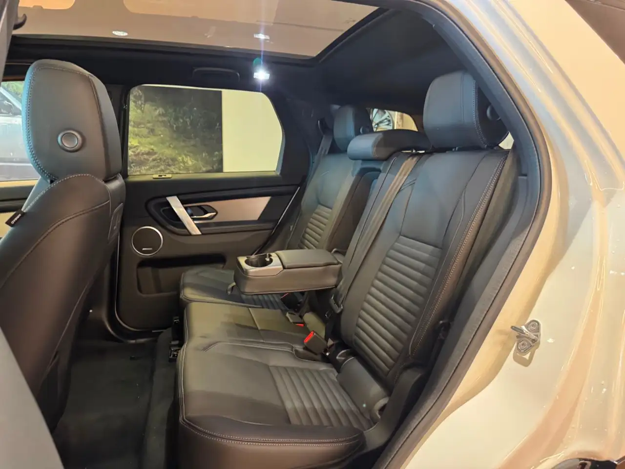 Land Rover Discovery Sport снимка Land Rover Discovery Sport