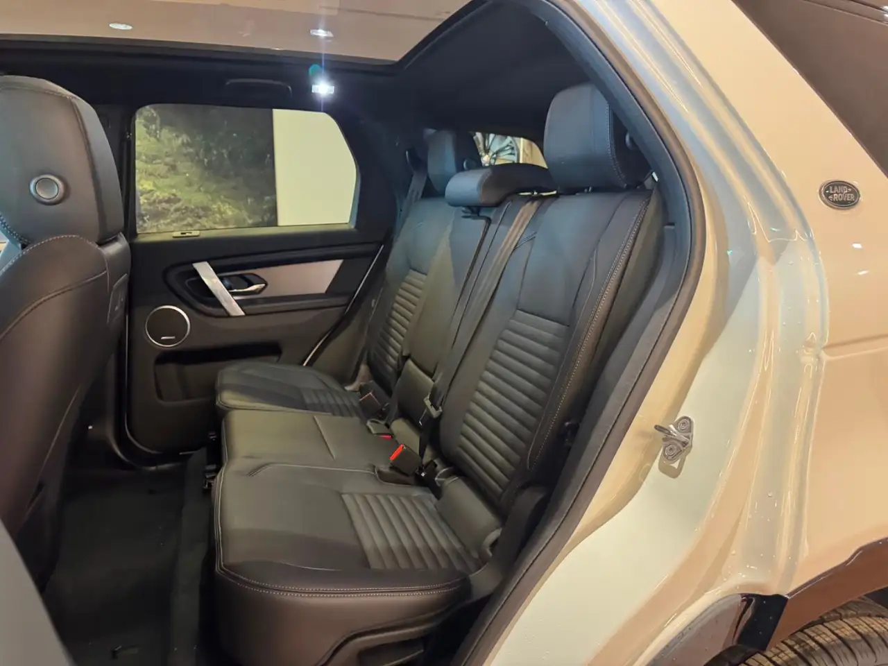 Land Rover Discovery Sport снимка Land Rover Discovery Sport