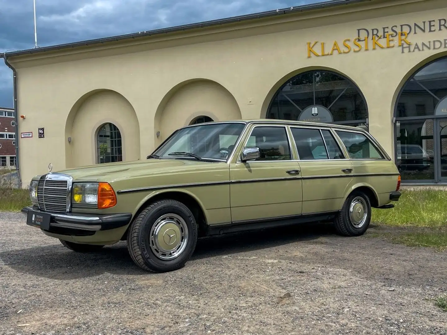 Mercedes-Benz 200 T, 2.Hand, Zustand 1, vollst. Dokumentiert Green - 2