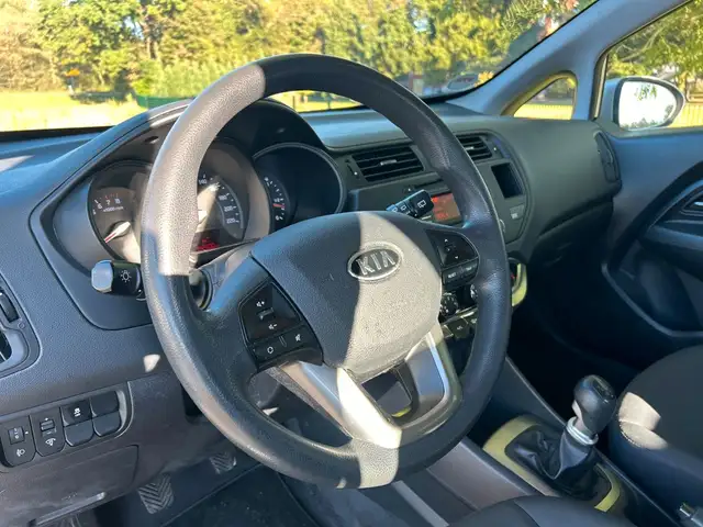 Kia Rio view 16