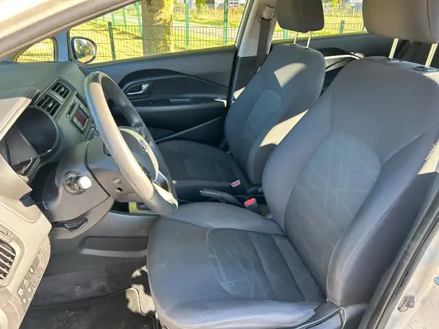 Kia Rio view 18