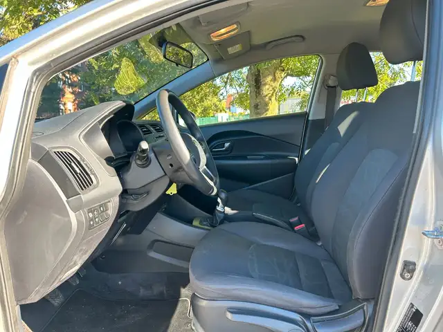 Kia Rio view 11
