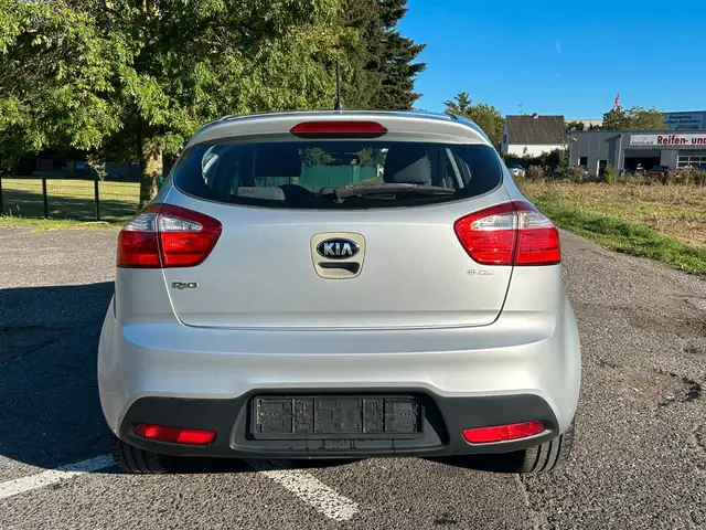 Kia Rio view 4