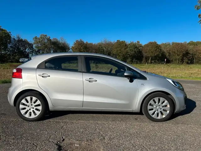 Kia Rio view 7