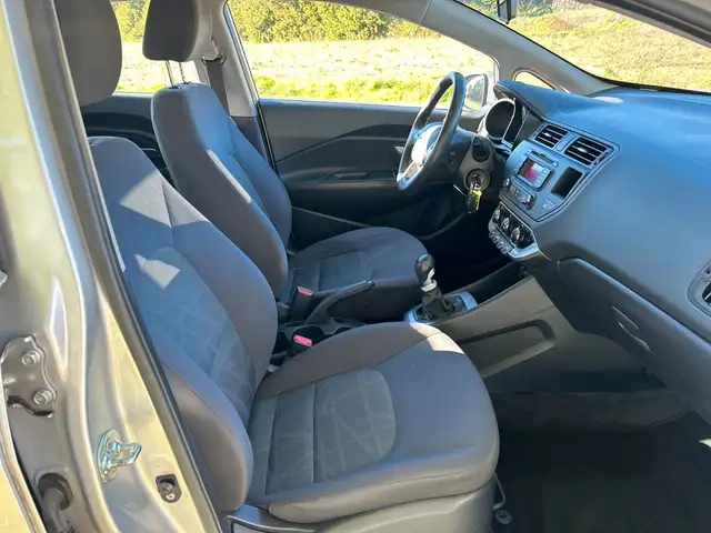 Kia Rio view 23