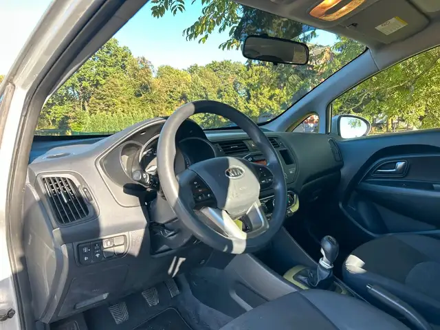 Kia Rio view 12