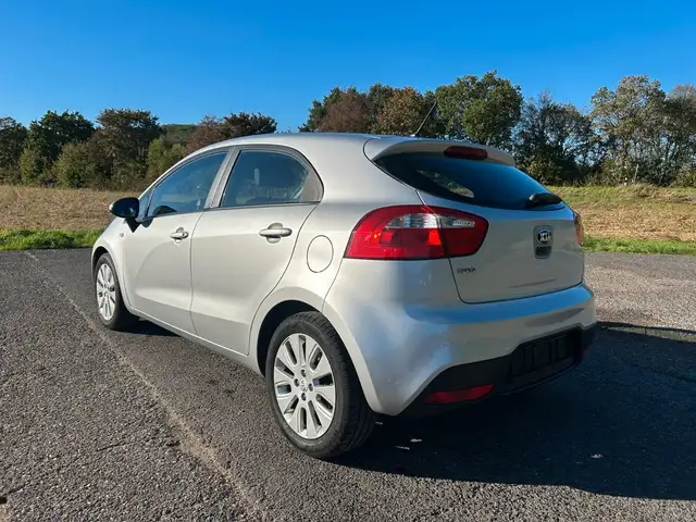 Kia Rio view 3