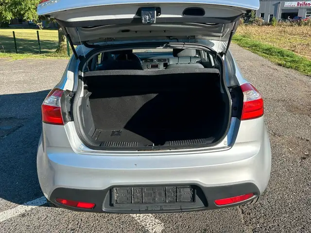 Kia Rio view 5