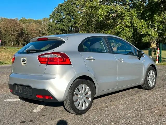 Kia Rio view 6