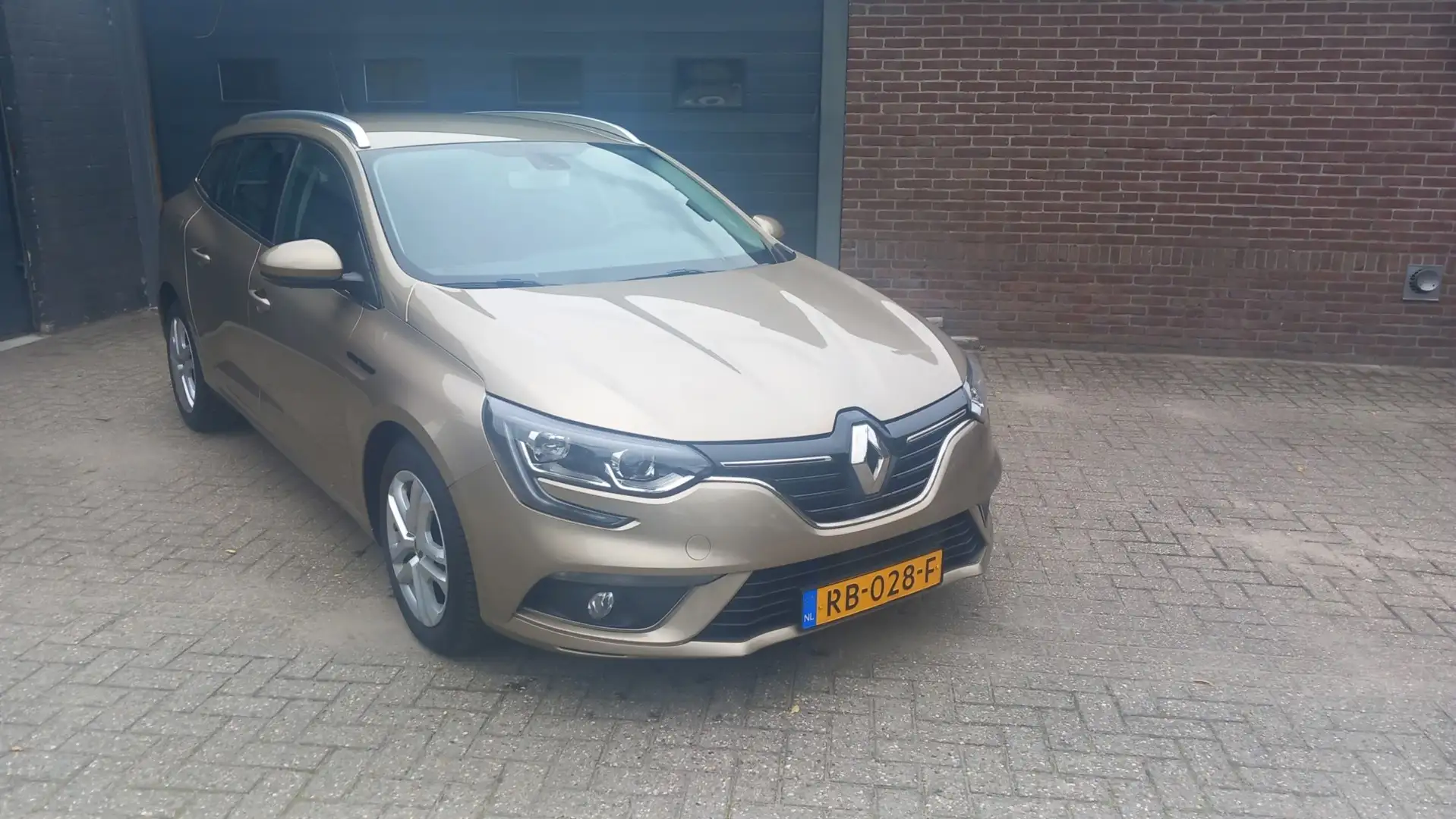 Renault Megane Estate 1.2 TCe Zen.Cruise control,Navi,Radio video Bruin - 2