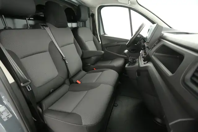Nissan Primastar view 11