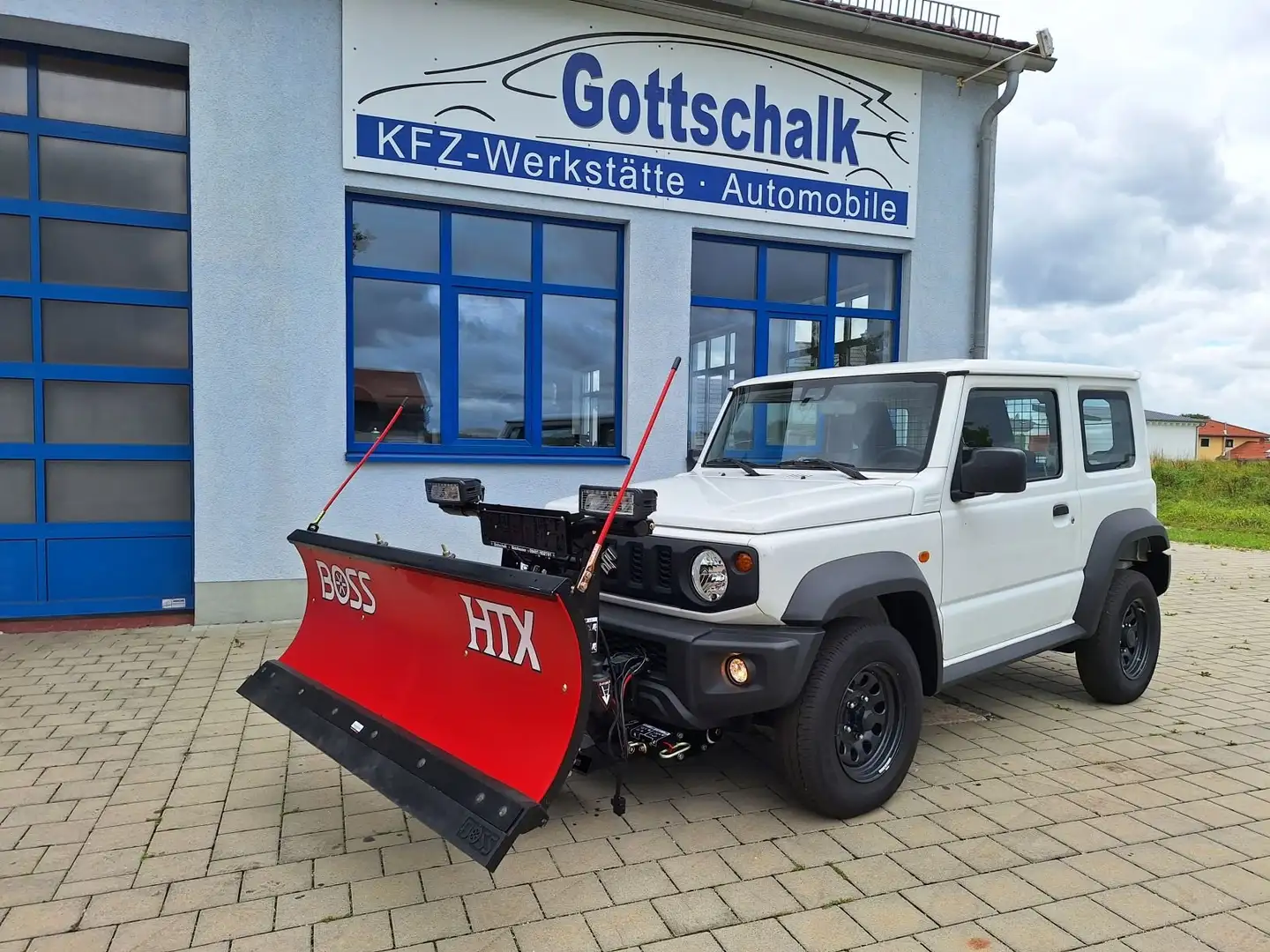 Suzuki Jimny WINTERDIENST Schneepflug Streugerät BOSS LEHNER Weiß - 1