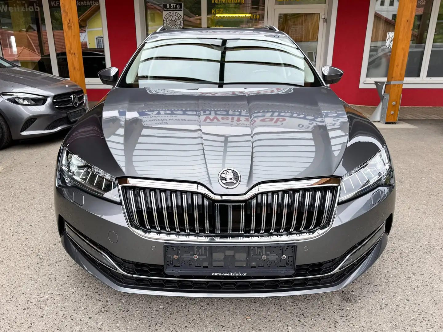 Skoda Superb Combi 2,0 TDI DSG Style *Automatik*Panoramadach* Grau - 2