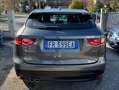 Jaguar F-Pace F-Pace 2015 2.0d i4 Portfolio 180cv auto my19 Grau - thumbnail 16