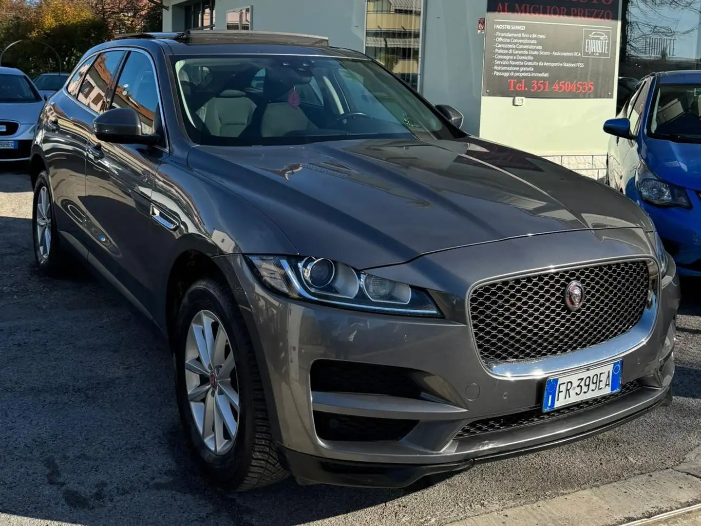 Jaguar F-Pace F-Pace 2015 2.0d i4 Portfolio 180cv auto my19 Grau - 1