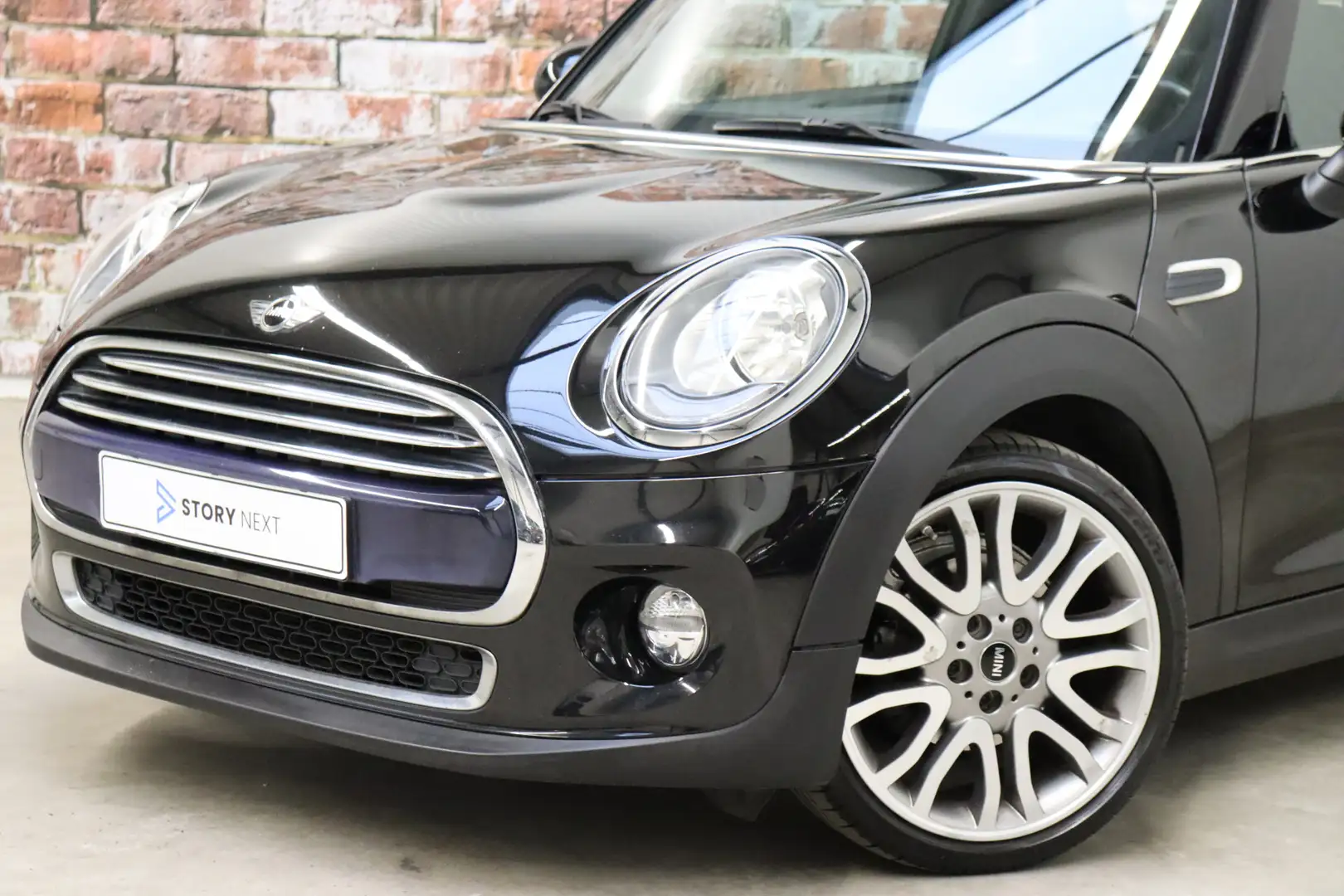 MINI Cooper Hatchback Business 3 deurs / Navigatie / Aircondit Noir - 2