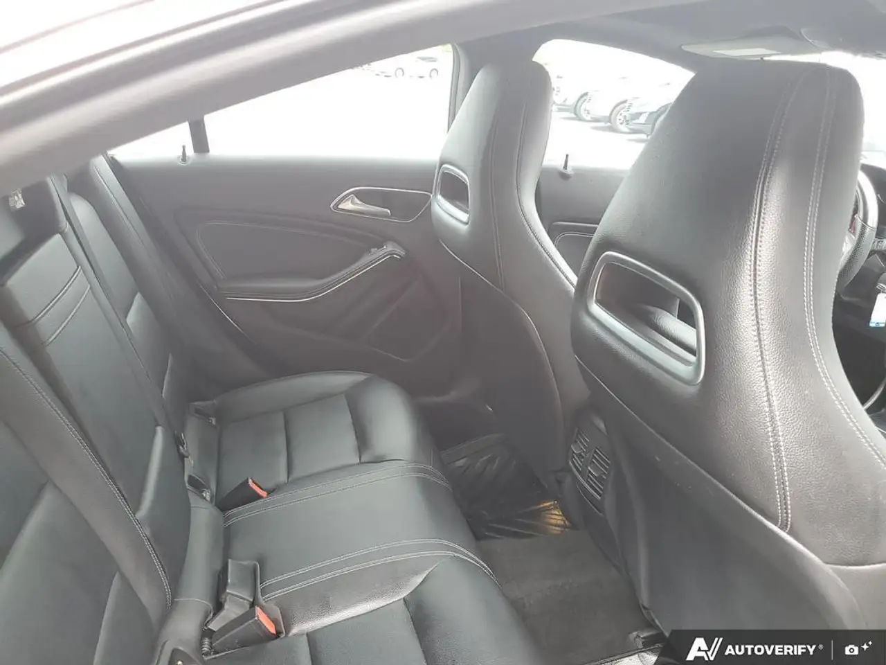 Mercedes-Benz CLA снимка Mercedes-Benz CLA