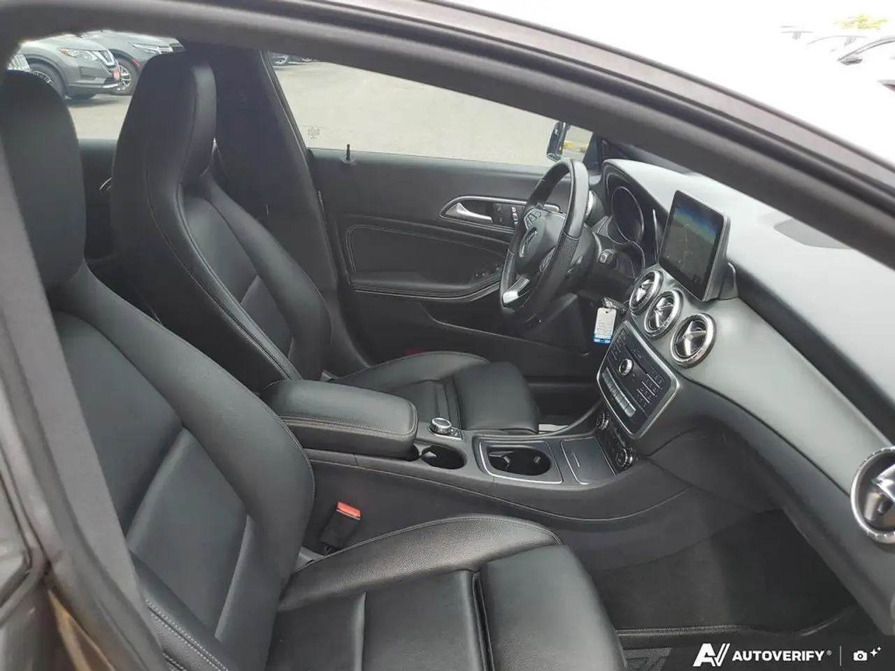 Mercedes-Benz CLA снимка Mercedes-Benz CLA
