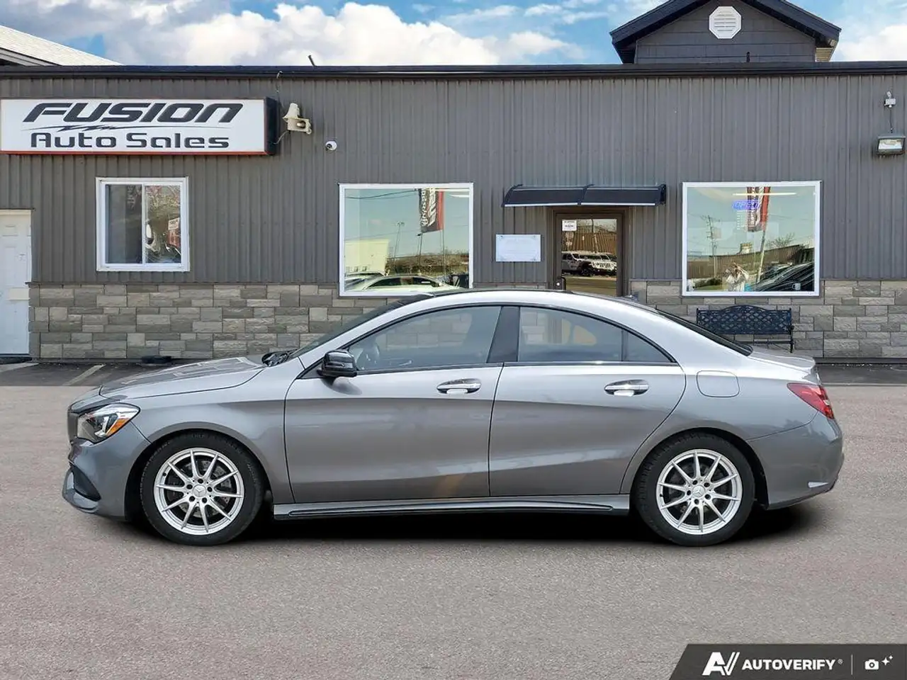 Mercedes-Benz CLA снимка Mercedes-Benz CLA
