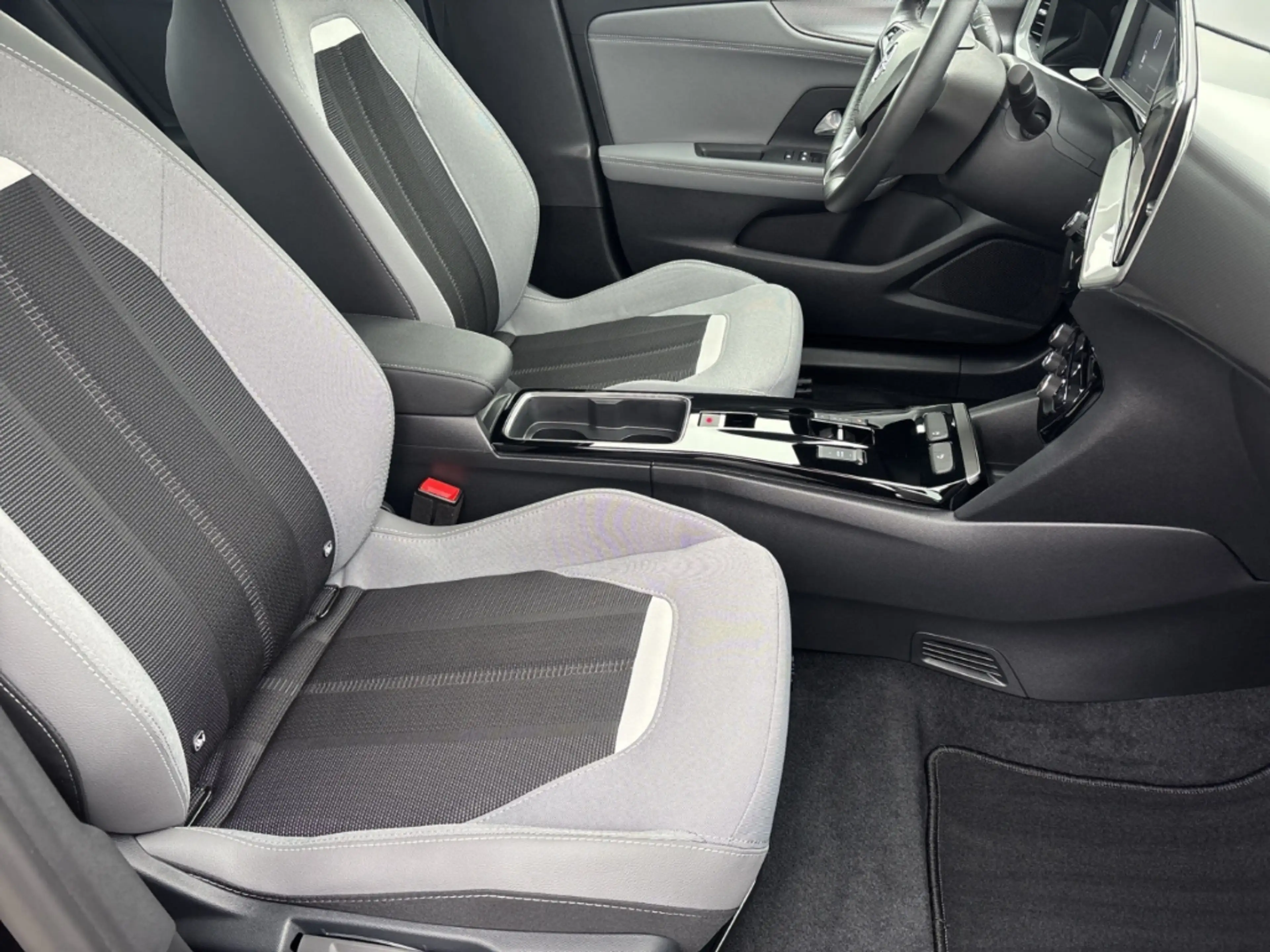 Opel Mokka e Elegance — photo 13