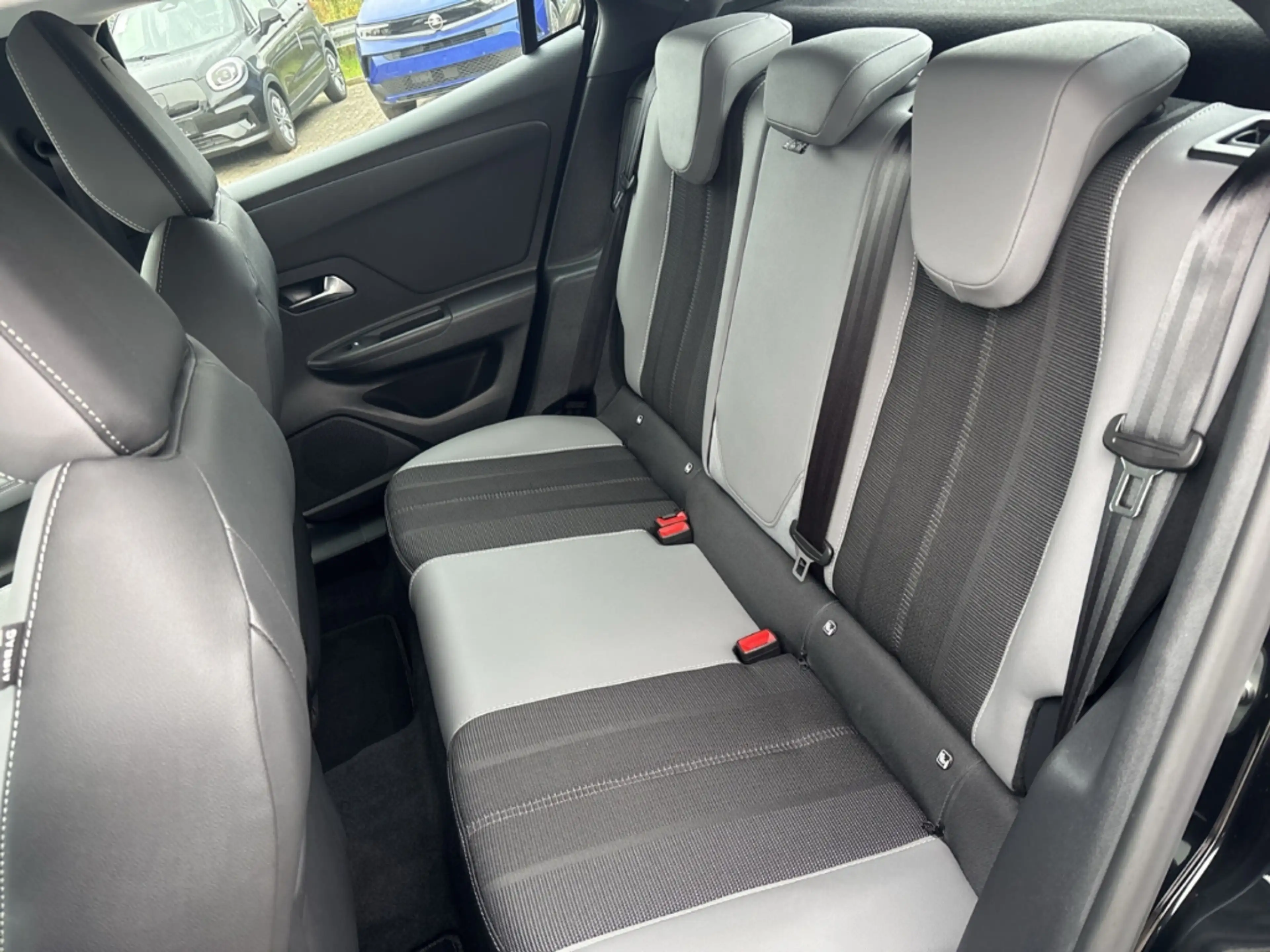 Opel Mokka e Elegance — photo 8