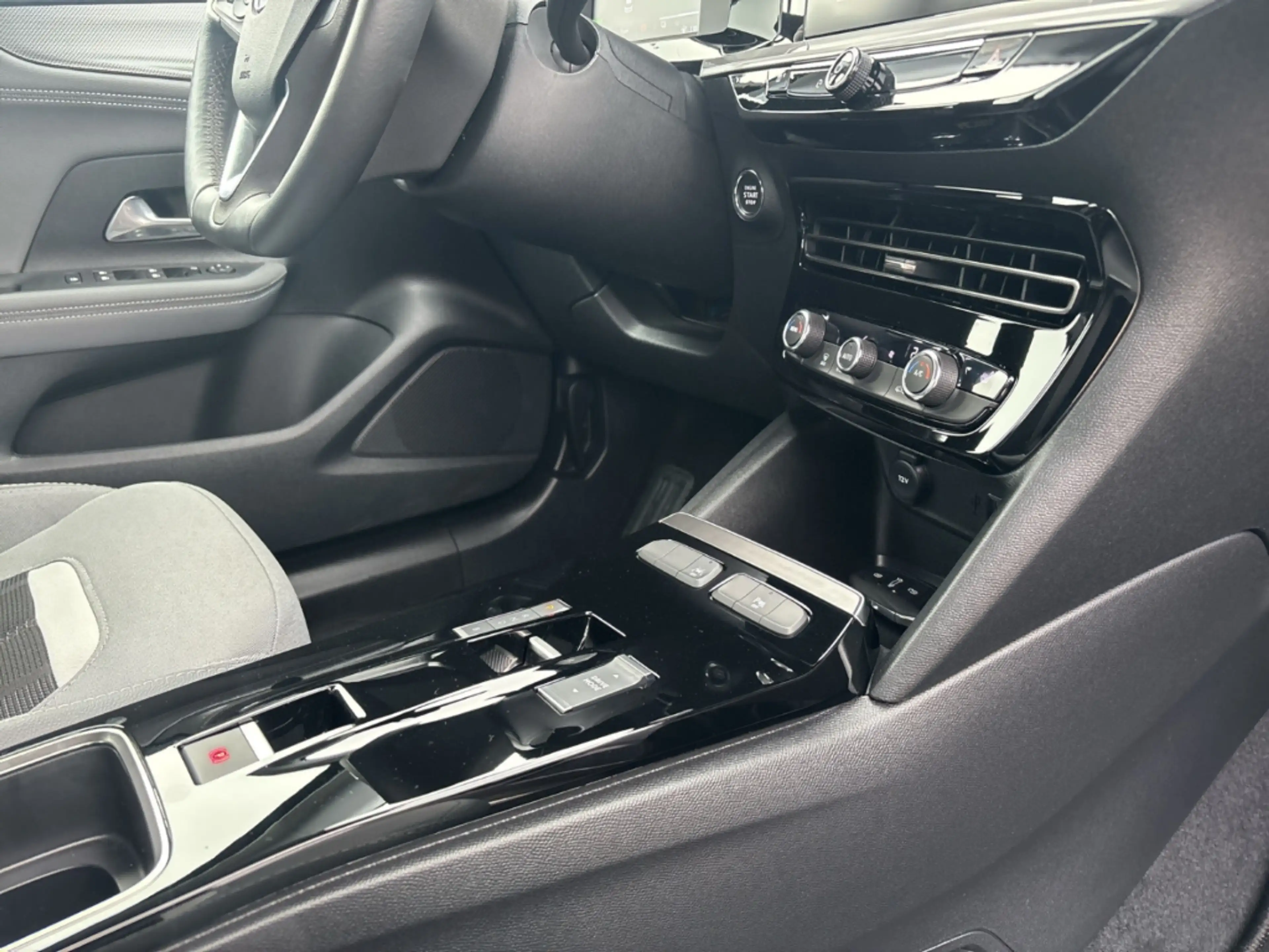 Opel Mokka e Elegance — photo 12