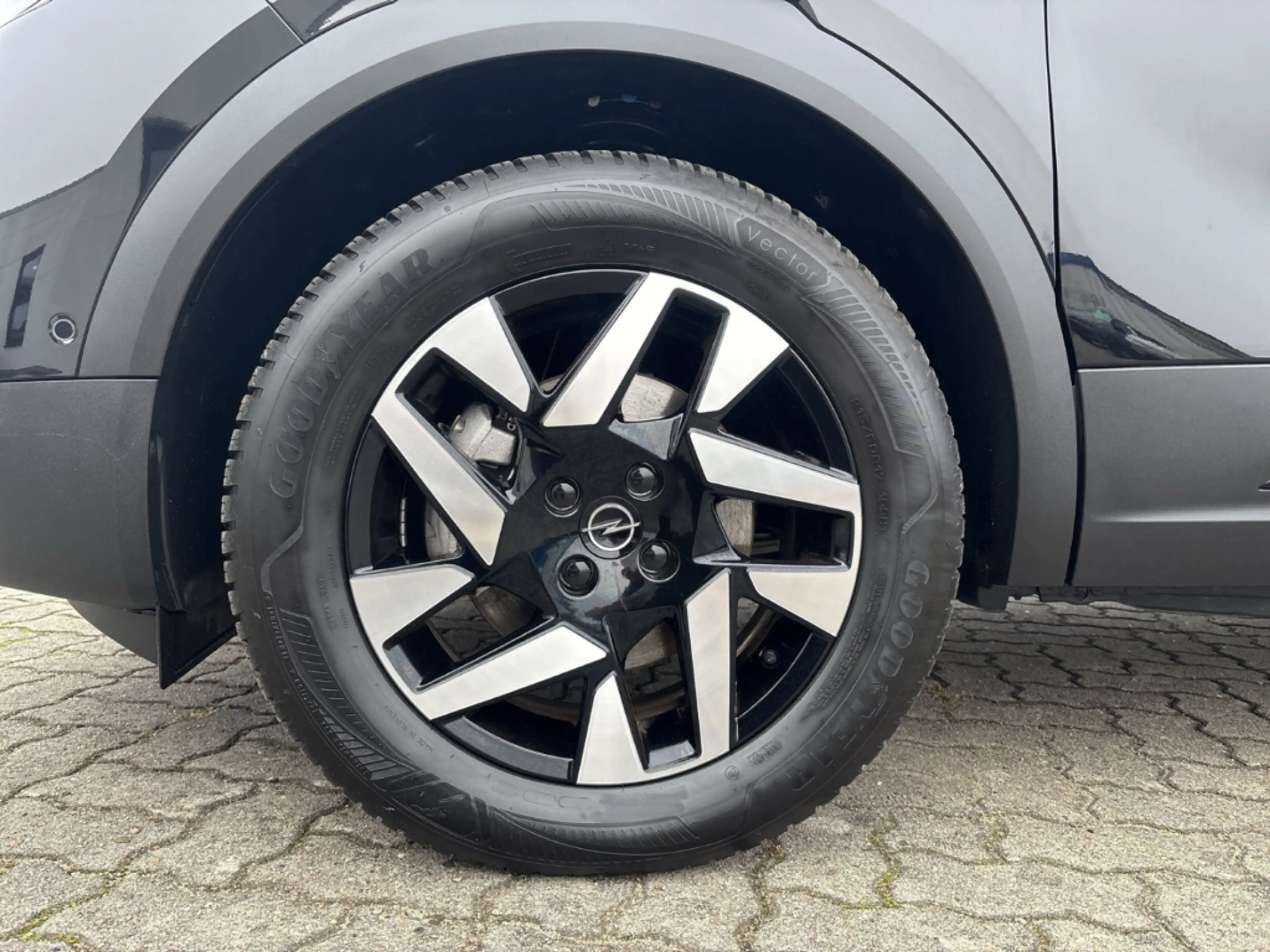 Opel Mokka e Elegance — photo 2
