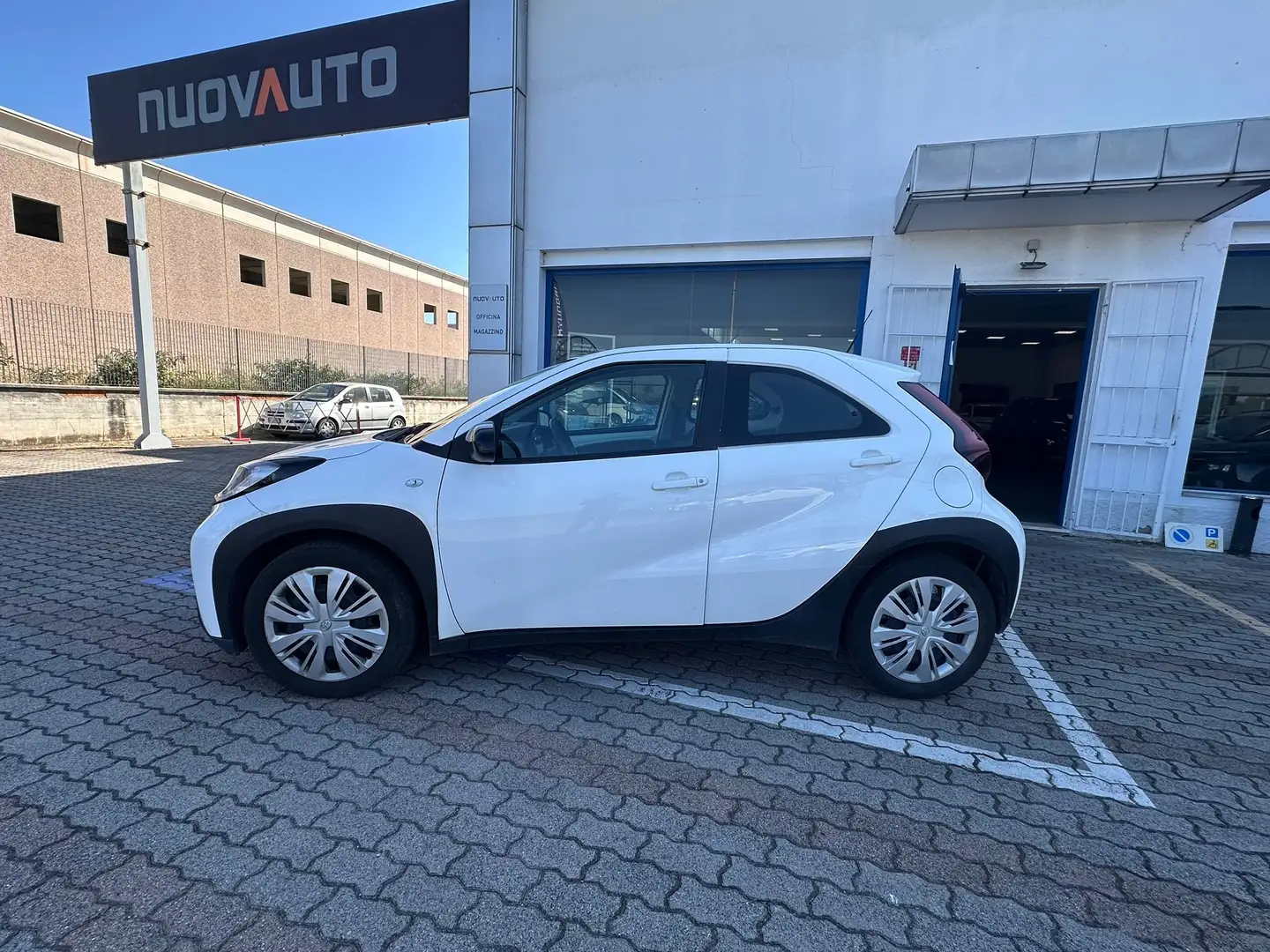 Toyota Aygo X 1.0 Active 72cv Weiß - 2