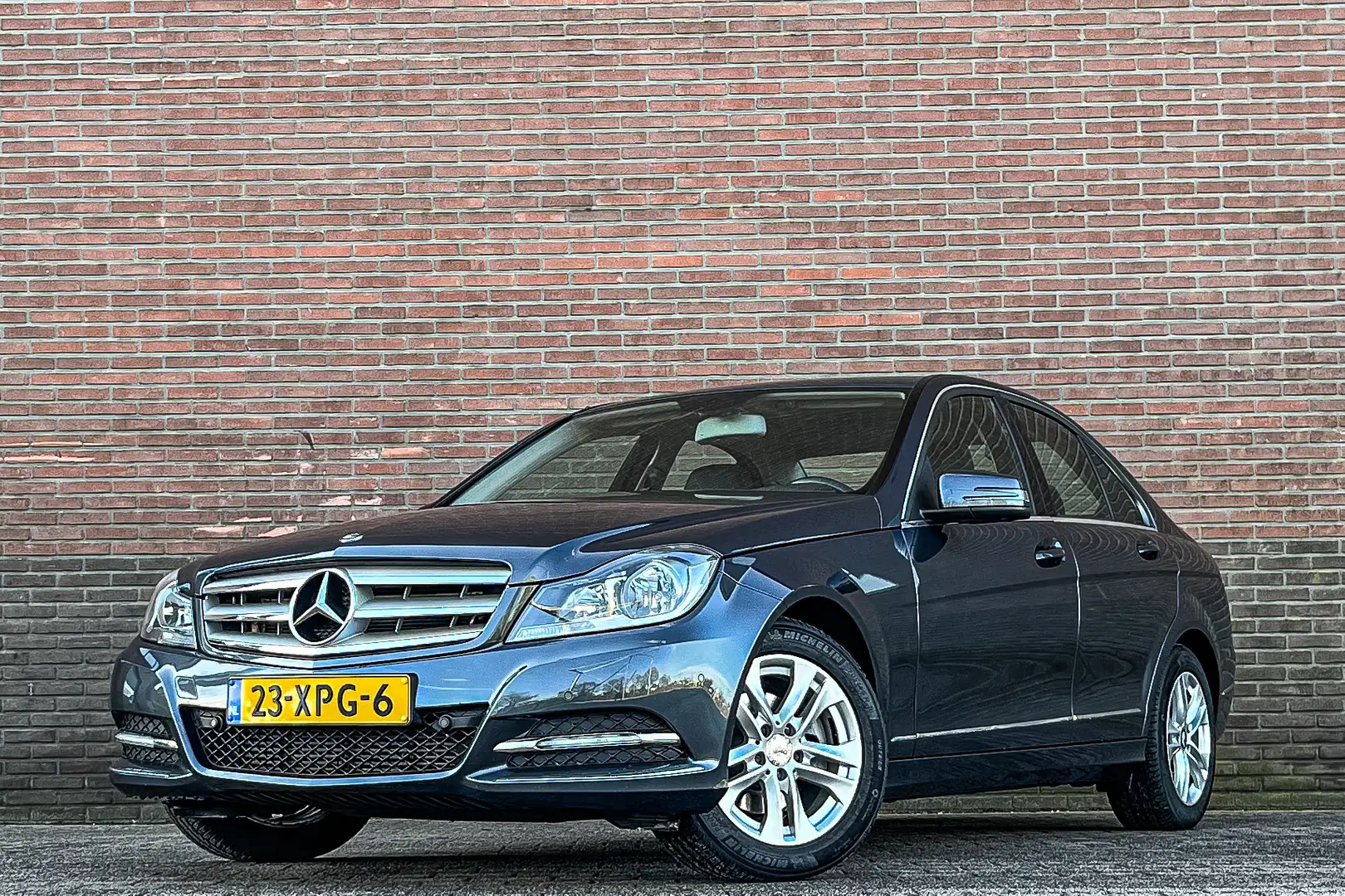 Mercedes-Benz C 180 Autm. Premium Edition Clima, Cruise, LMV, Navi, NL Grijs - 1