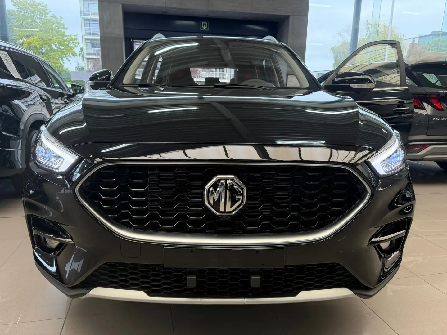 MG ZS 1.5i LUXURY+GPS/LEDER/360 CAM/LED/VERW.ZETELS Zwart - 2