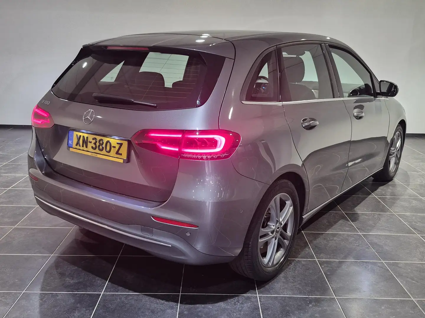 Mercedes-Benz B 180 Business Solution | Navigatie | Achteruitrijcamera Gris - 2