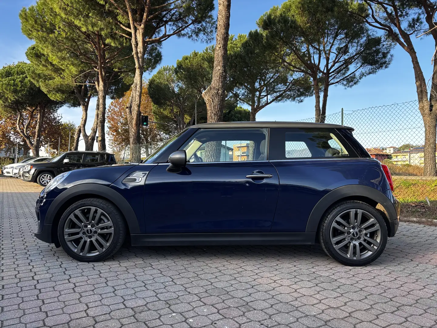 MINI Cooper D Mini IV F55-F56 2014 1.5 Hype 3p auto Blu/Azzurro - 2