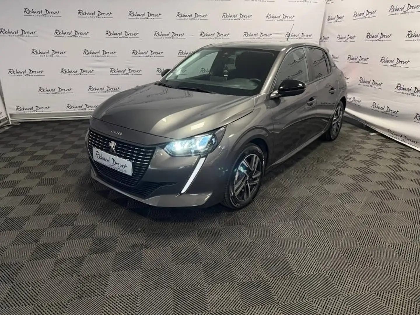 Peugeot 208 1.2 PureTech 100ch S\u0026S Style EAT8 Gris - 1