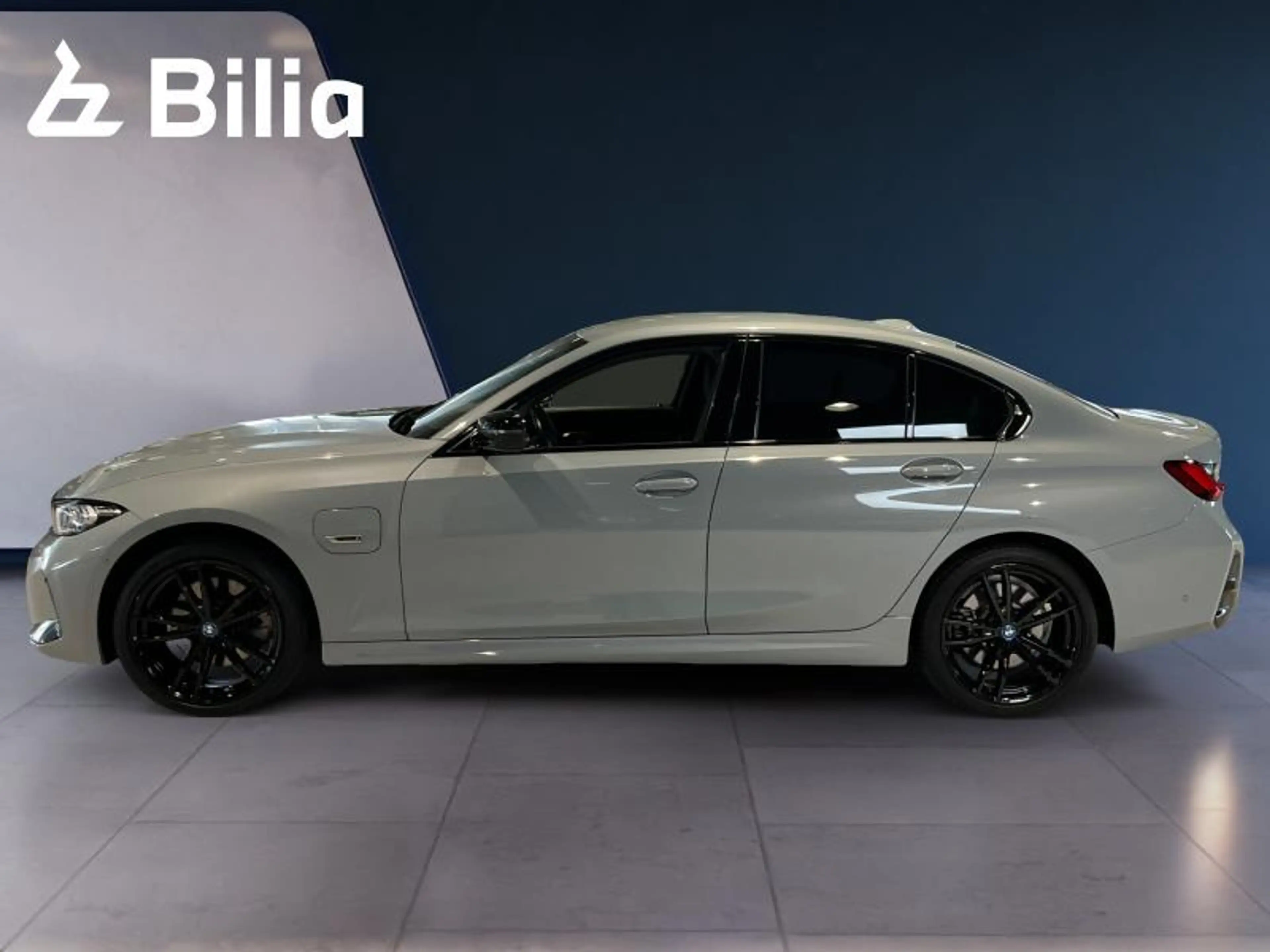 BMW 330 330e xDrive M Sport Berline — photo 3