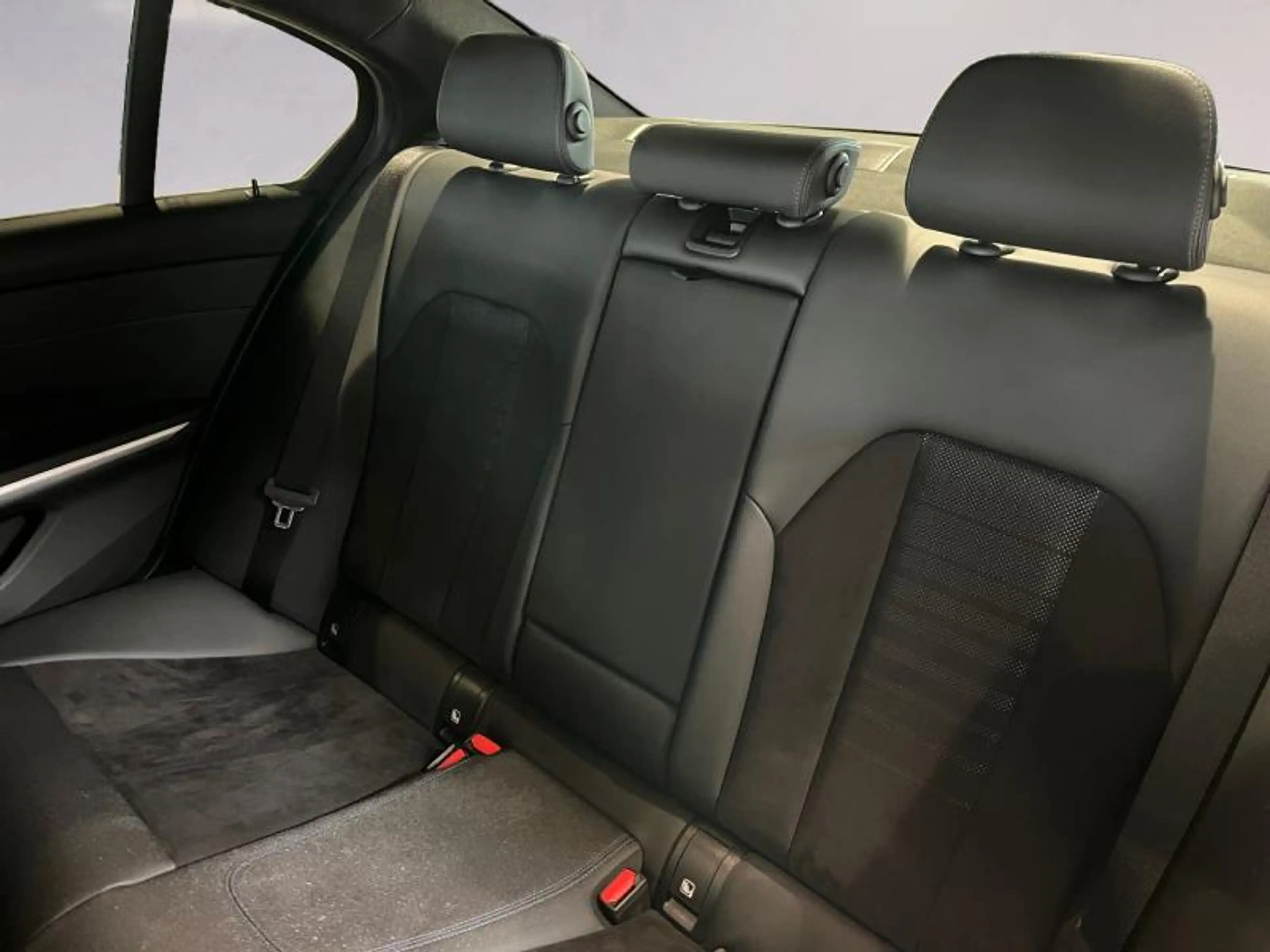 BMW 330 330e xDrive M Sport Berline — photo 13