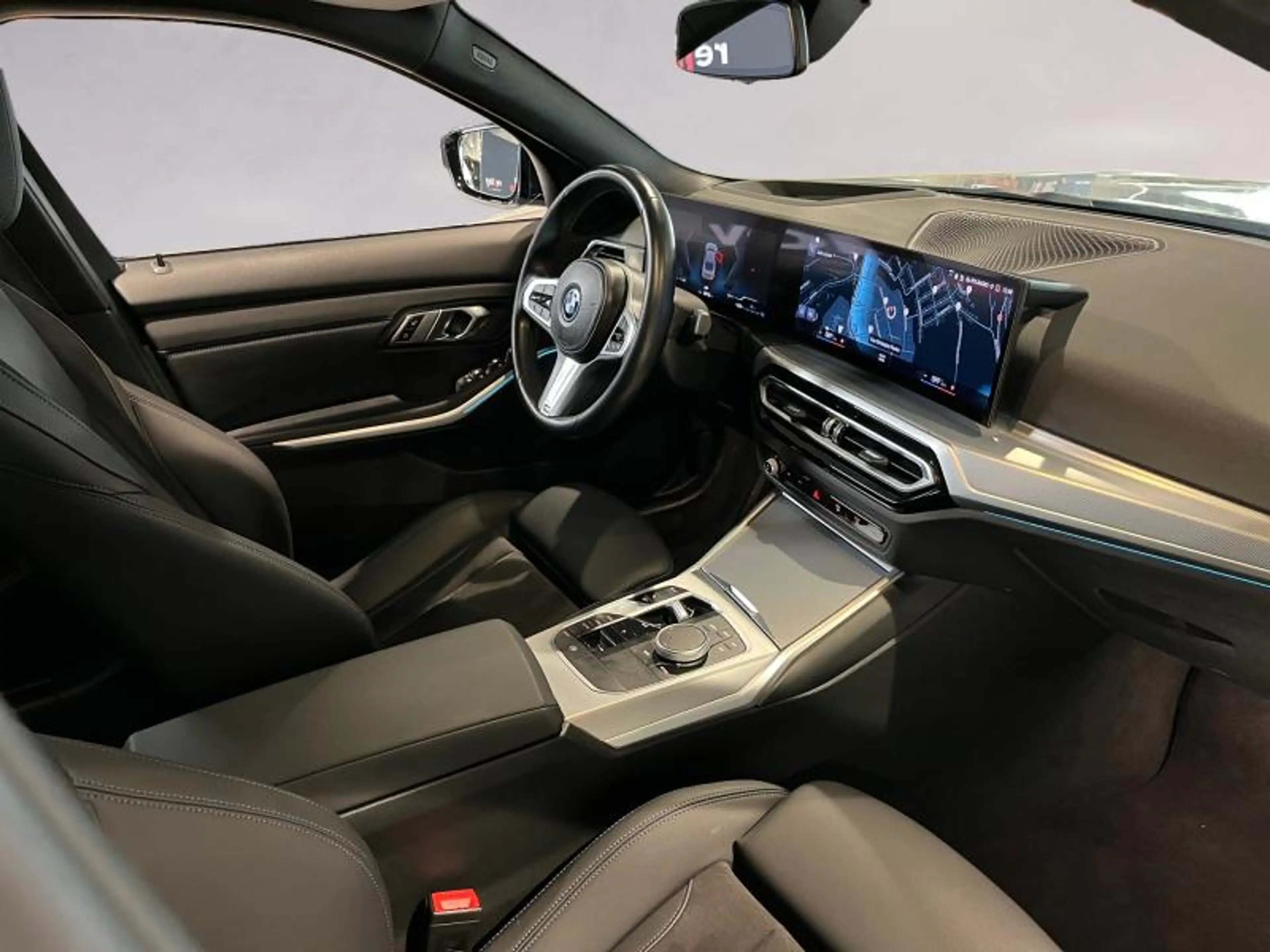 BMW 330 330e xDrive M Sport Berline — photo 12