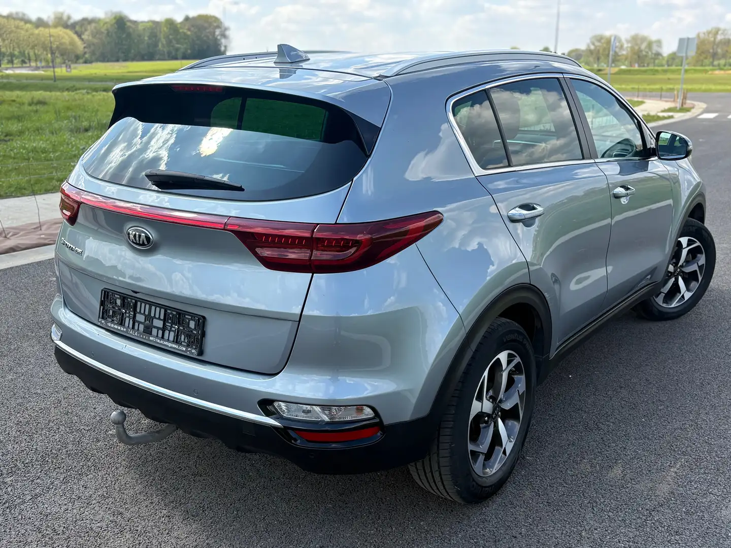 Kia Sportage 1.6i 2WD CAMERA JANTES CARPLAY GARANTIE 12 MOIS Gris - 2