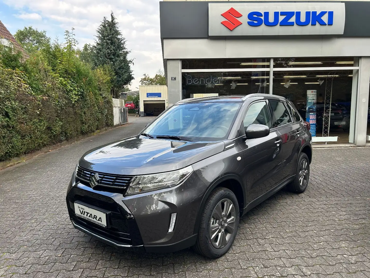 Suzuki Vitara 5-Türer 1.4 BOOSTERJET HYBRID Club Grau - 1