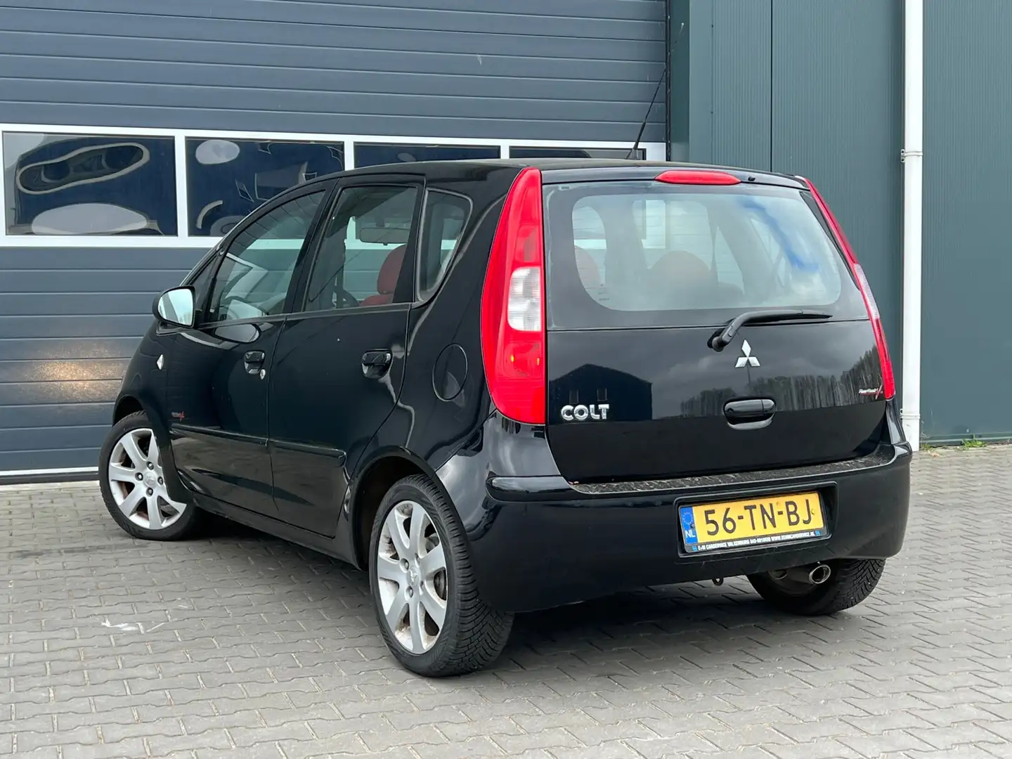 Mitsubishi Colt 1.3 Heartbeat | Airco + Nieuw apk Zwart - 2