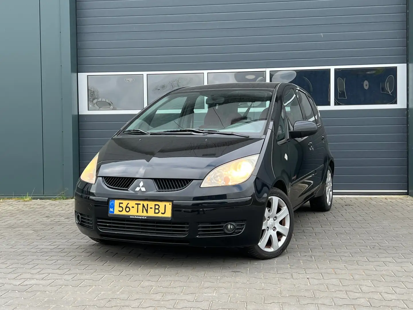Mitsubishi Colt 1.3 Heartbeat | Airco + Nieuw apk Zwart - 1