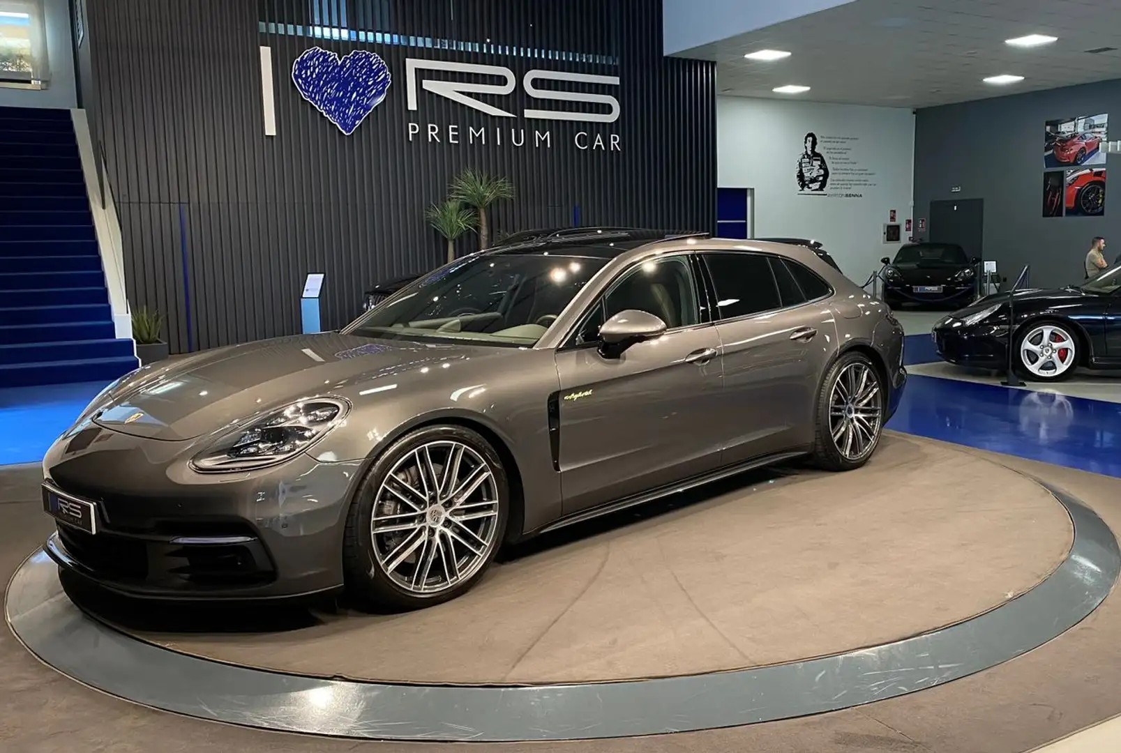 Porsche Panamera 4 e-Hybrid Sport Turismo Сірий - 2