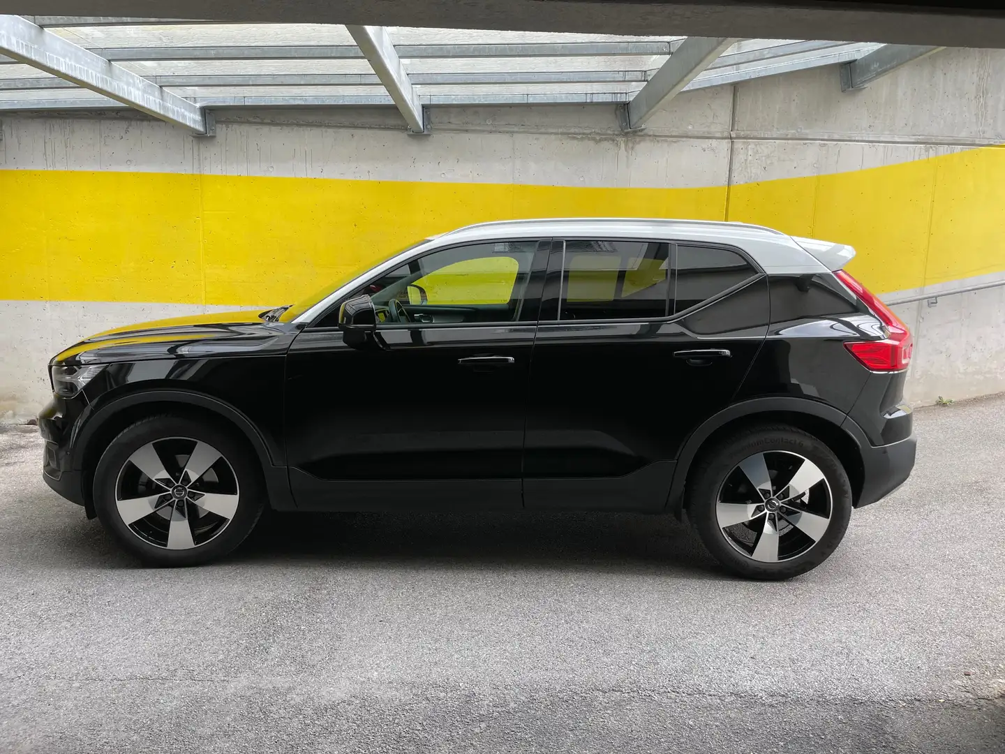 Volvo XC40 XC40 T5 AWD Momentum GeartronicMomentum Black - 1