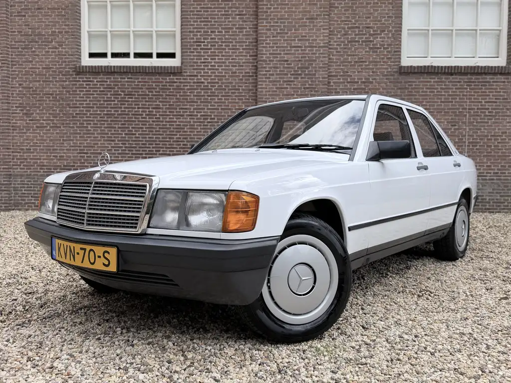 Mercedes-Benz 190 1986 из Европы — купить под ключ
