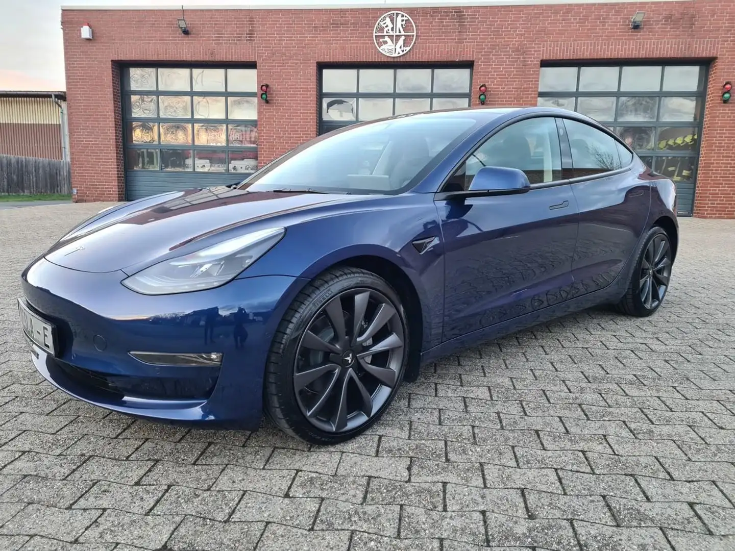Tesla Model 3 LR AWD 2023 Erst 14500km  Fin. ab 3,99% möglich Blau - 1