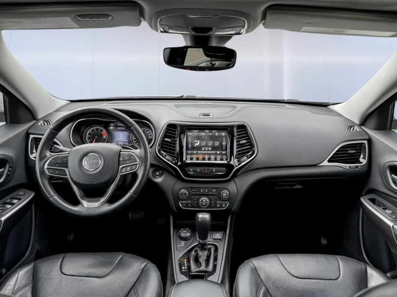 Jeep Cherokee снимка Jeep Cherokee