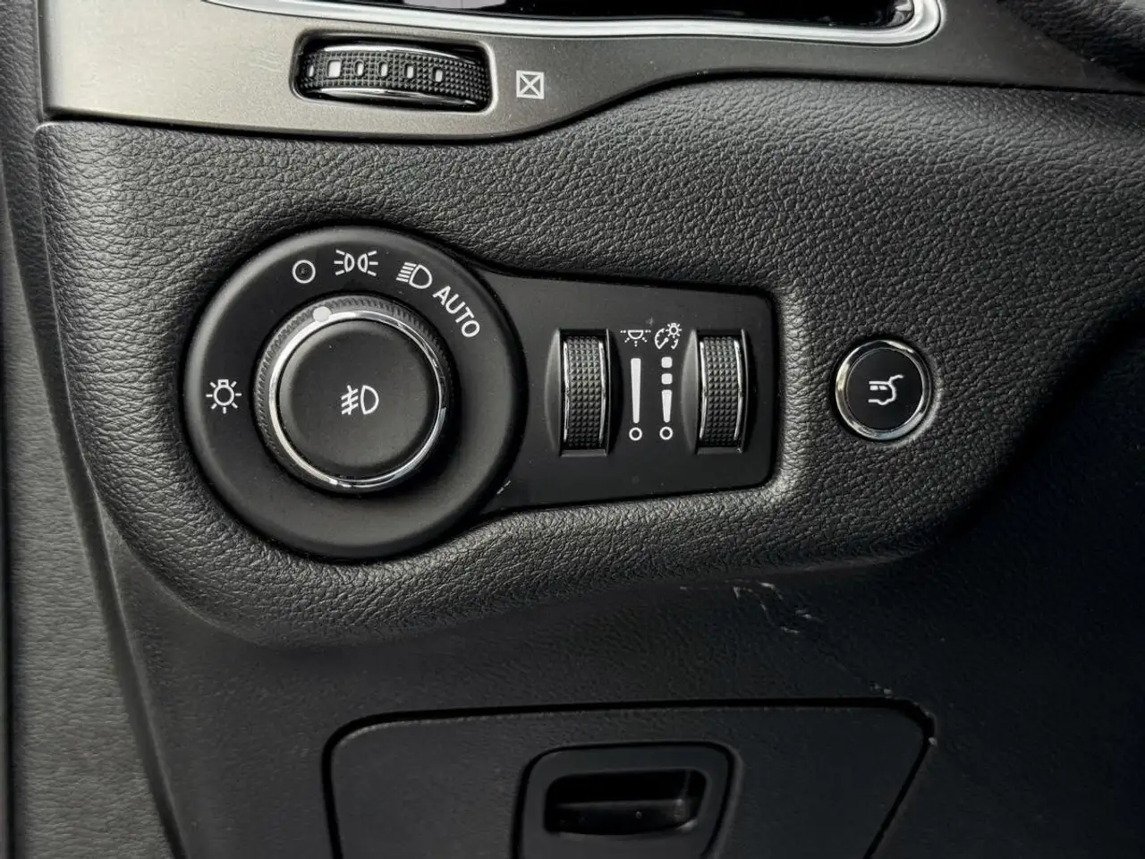 Jeep Cherokee снимка Jeep Cherokee