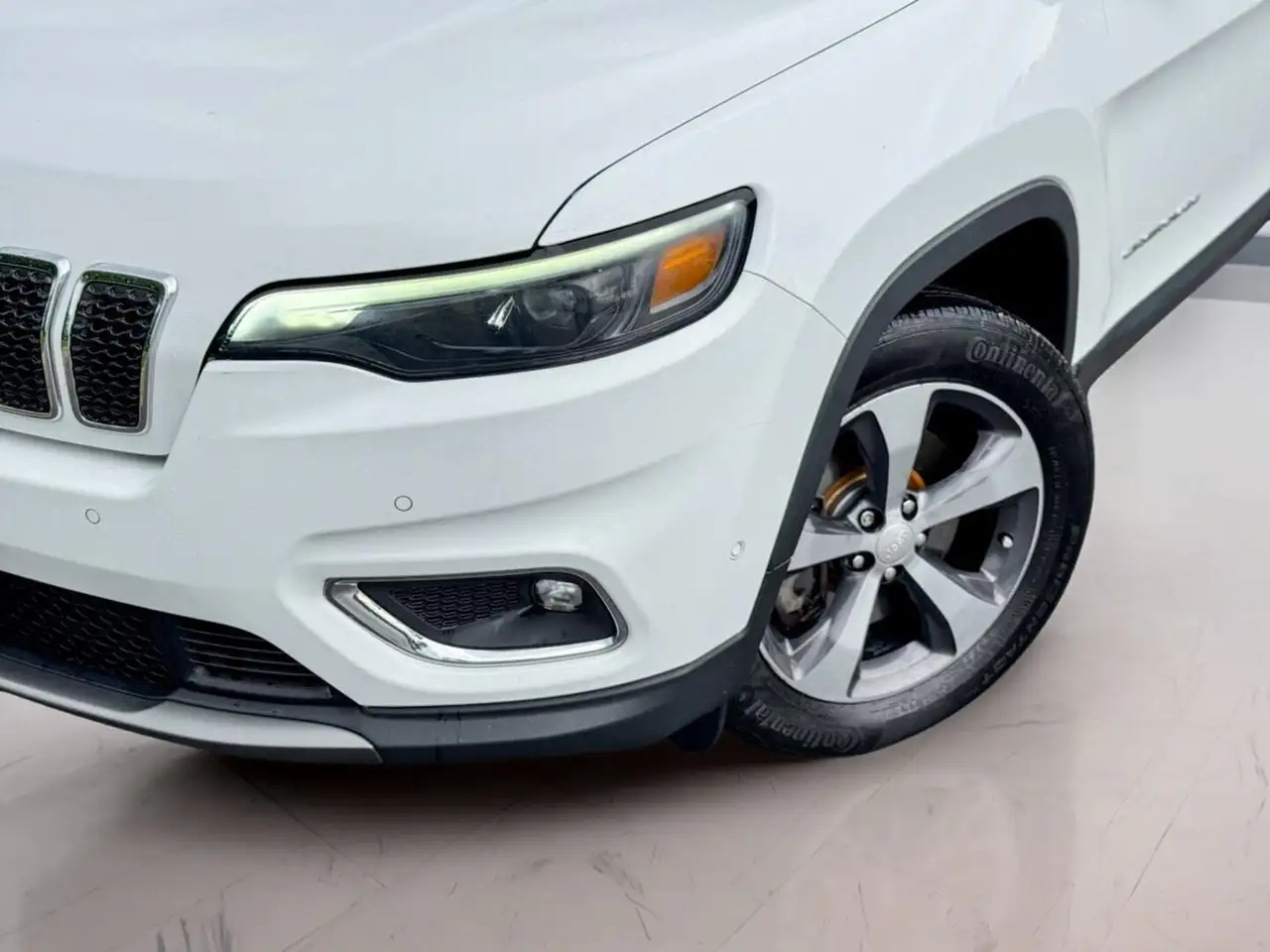 Jeep Cherokee снимка Jeep Cherokee