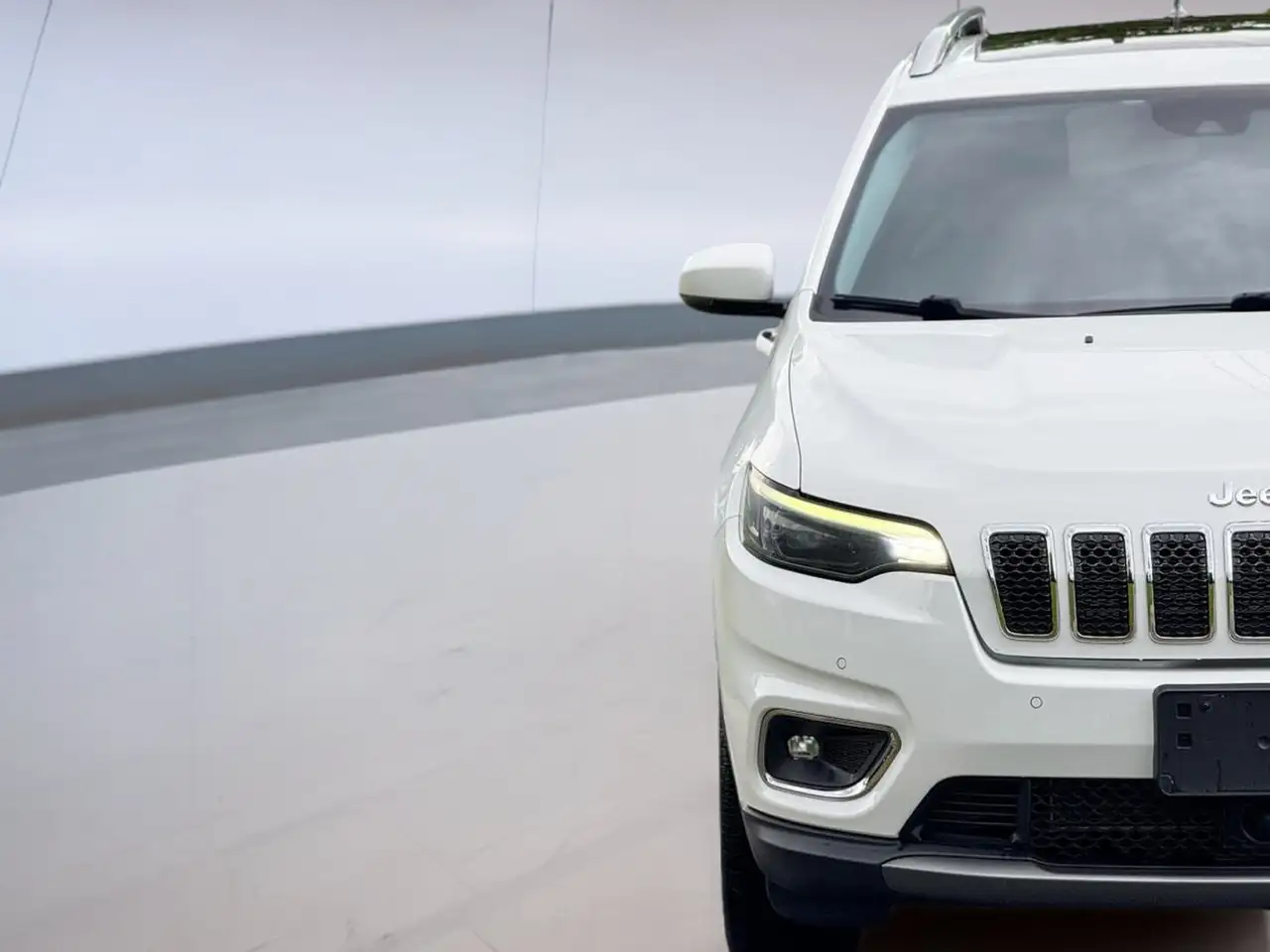Jeep Cherokee снимка Jeep Cherokee
