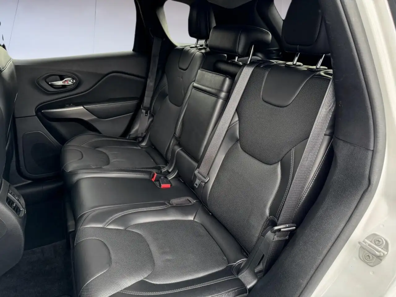 Jeep Cherokee снимка Jeep Cherokee